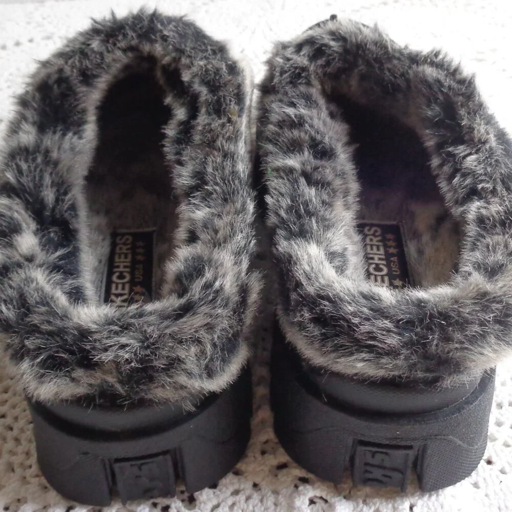 Skechers Shindig Fortress Clogs Mules Faux Fur Lined Black Suede - Picture 4 of 7